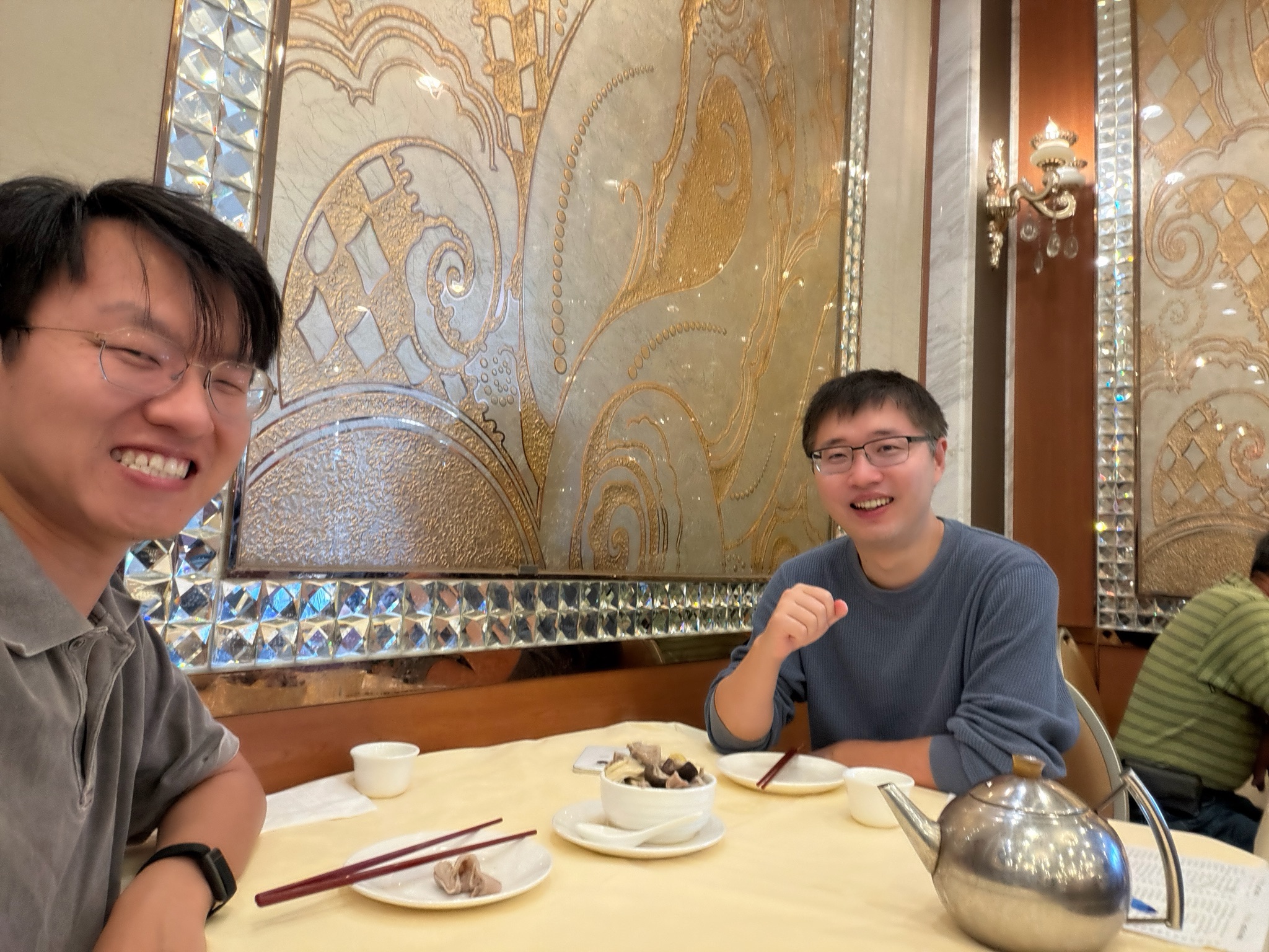 Walter Wu met Yang Song